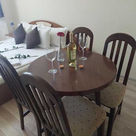 בורובץ Хотел Флора Private Studio All Seasons מראה חיצוני תמונה