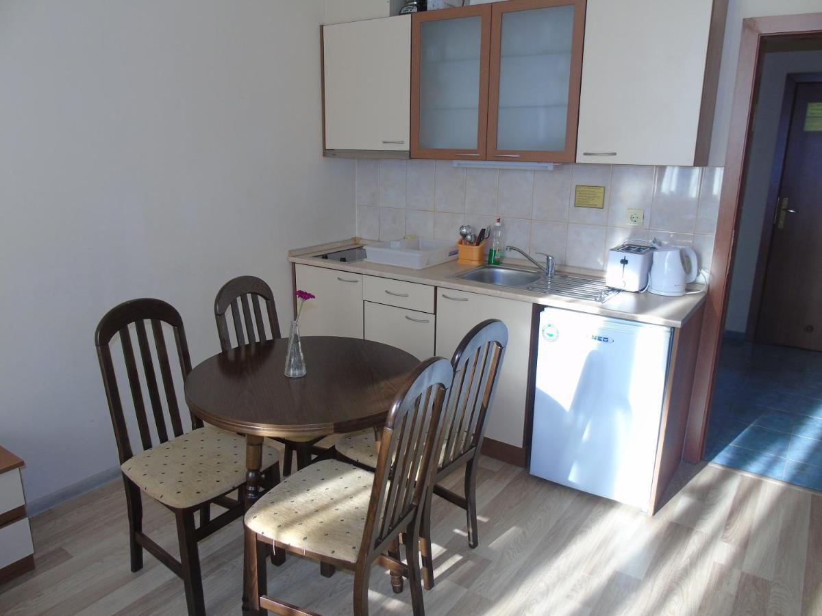 בורובץ Хотел Флора Private Studio All Seasons מראה חיצוני תמונה